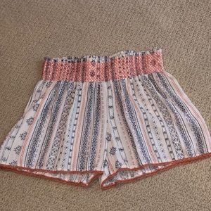 Flowy shorts with elastic waistband